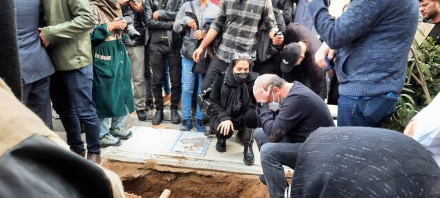 پیکر زهره فکور صبور به خاک سپرده شد پیکر زهره فکور صبور به خاک سپرده شد