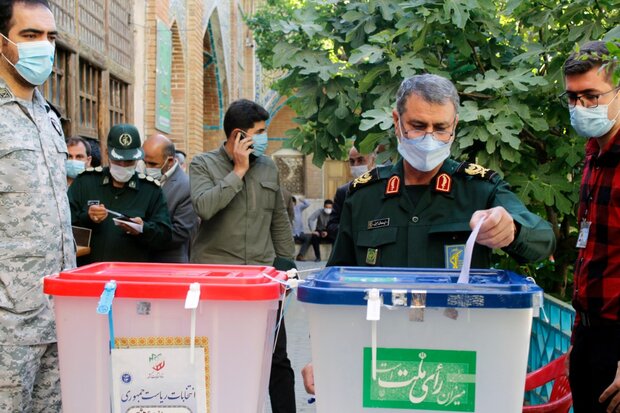 یکدست شدن حاکمیت در دوره احمدی نژاد به بدتر شدن رابطه ایران با غرب انجامید/نارضایتی در جامعه ایران اکنون فراتر از طبقه متوسط شهری است یکدست شدن حاکمیت در دوره احمدی نژاد به بدتر شدن رابطه ایران با غرب انجامید/نارضایتی در جامعه ایران اکنون فراتر از طبقه متوسط شهری است