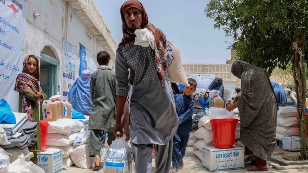 حمله طالبان به فرودگاه قندهار/ درگیری در شهرهای اصلی/ حس و حال شهروندان عادی