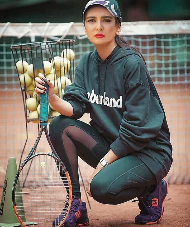 استایل لیندا کیانی در زمین تنیس با شوار جذب توری + عکس استایل لیندا کیانی در زمین تنیس با شوار جذب توری + عکس