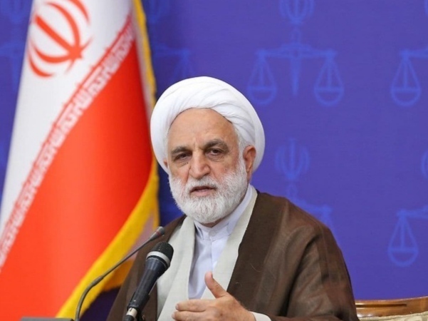 رئیس قوه قضاییه: در مباحث حقوقی، بعضاً اختلافنظراتی وجود دارد؛ نفس و اصل این قبیل اظهارنظرها مطلوب است؛ نباید نسبت به آنها نگران بود و ناراحت شد / قضات ما اگر لازم بود در مواردی پاسخ آنها را نیز بدهند و چنانچه مستدل و منطقی بود، آنها را از نظر علمی بپذیرند؛ اما در عمل، همه موظف به اجرای قانون هستیم رئیس قوه قضاییه: در مباحث حقوقی، بعضاً اختلافنظراتی وجود دارد؛ نفس و اصل این قبیل اظهارنظرها مطلوب است؛ نباید نسبت به آنها نگران بود و ناراحت شد / قضات ما اگر لازم بود در مواردی پاسخ آنها را نیز بدهند و چنانچه مستدل و منطقی بود، آنها را از نظر علمی بپذیرند؛ اما در عمل، همه موظف به اجرای قانون هستیم