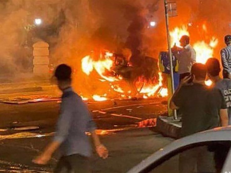 دیشب ۱۰۰ نفر در میدان بسیج آبدانان تجمع کردند و شعارهای ناهنجار سر دادند / این تجمع در اعتراض به دستگیری سجاد مرادی وندی، یکی از سردسته های حوادث اخیر و صدور حکم آیت عارفی نیا از فعالان فضای مجازی مرتبط با ناآرامیها شکل گرفته بود دیشب ۱۰۰ نفر در میدان بسیج آبدانان تجمع کردند و شعارهای ناهنجار سر دادند / این تجمع در اعتراض به دستگیری سجاد مرادی وندی، یکی از سردسته های حوادث اخیر و صدور حکم آیت عارفی نیا از فعالان فضای مجازی مرتبط با ناآرامیها شکل گرفته بود