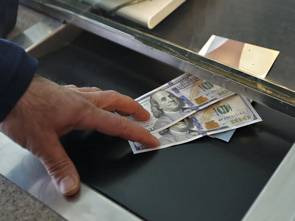 مرکز مبادله ارز و طلا آغاز بهکار کرد / رییس بانک مرکزی: نرخ ارز مرکز مبادله جایگزین بازار آزاد میشود مرکز مبادله ارز و طلا آغاز بهکار کرد / رییس بانک مرکزی: نرخ ارز مرکز مبادله جایگزین بازار آزاد میشود