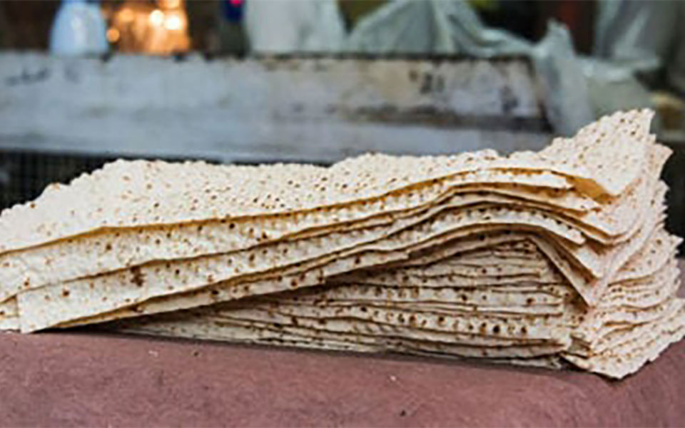 توزیع آزمایشی نان: سهم هر فرد ۲۵۰ گرم نان در روز! توزیع آزمایشی نان: سهم هر فرد ۲۵۰ گرم نان در روز!