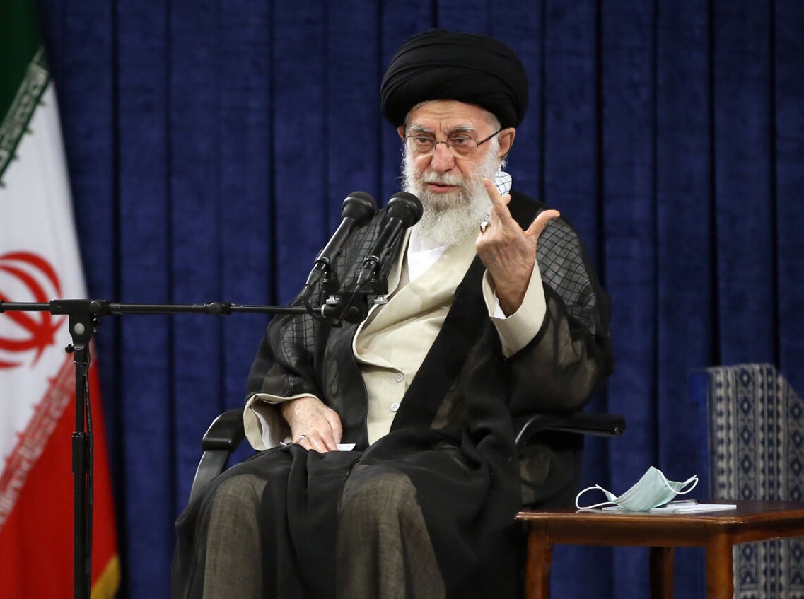 رهبر معظم انقلاب: سراغ اختلافات شیعه و سنی نروید / صدبار تکرار میکنیم؛ باز هم یکی از آن طرف صدایش راجع به مسئله شیعه و سنی بلند میشود رهبر معظم انقلاب: سراغ اختلافات شیعه و سنی نروید / صدبار تکرار میکنیم؛ باز هم یکی از آن طرف صدایش راجع به مسئله شیعه و سنی بلند میشود