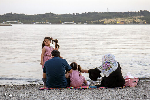 روزنامه همشهری: یک تفریح ساده 500 هزارتومان هزینه دارد/ حذف تفریح از سبد خانواریعنی فشارهای روانی به فرزندان روزنامه همشهری: یک تفریح ساده 500 هزارتومان هزینه دارد/ حذف تفریح از سبد خانواریعنی فشارهای روانی به فرزندان