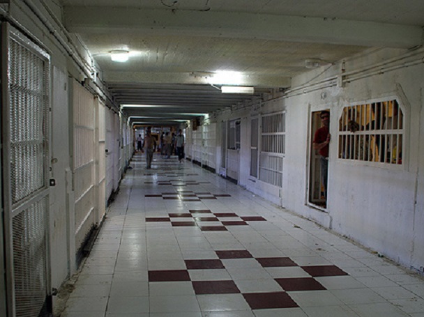 دادستان کرمانشاه: زندانی امنیتیِ زندان پاوه، پس از آزادی مشروط با قرص برنج خودکشی کرده / ادعای تزریق آمپول اشتباهی در زندان، کذب است دادستان کرمانشاه: زندانی امنیتیِ زندان پاوه، پس از آزادی مشروط با قرص برنج خودکشی کرده / ادعای تزریق آمپول اشتباهی در زندان، کذب است