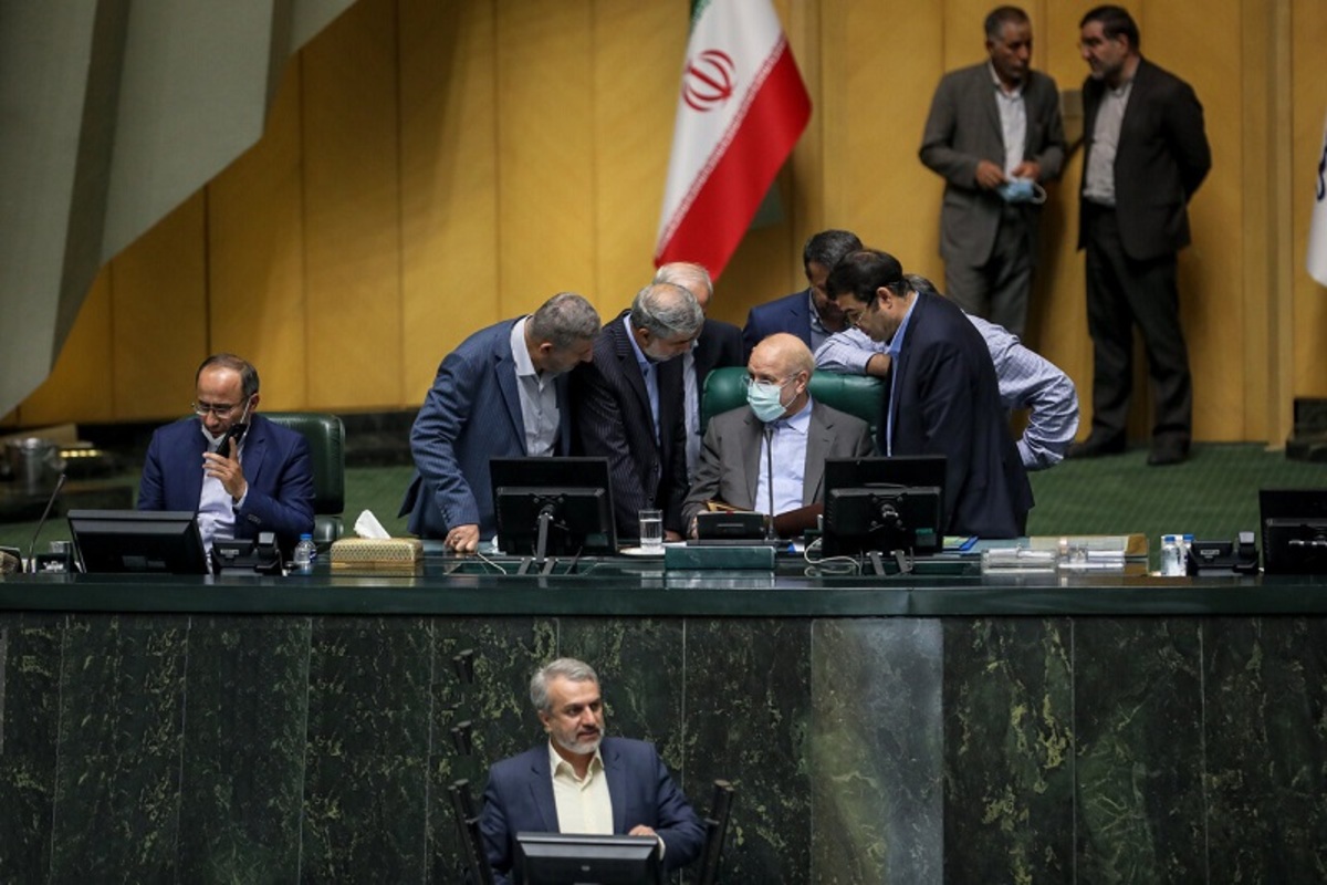 آیا ریاضی می‌تواند سیدرضا فاطمی امین را از استیضاح برهاند؟