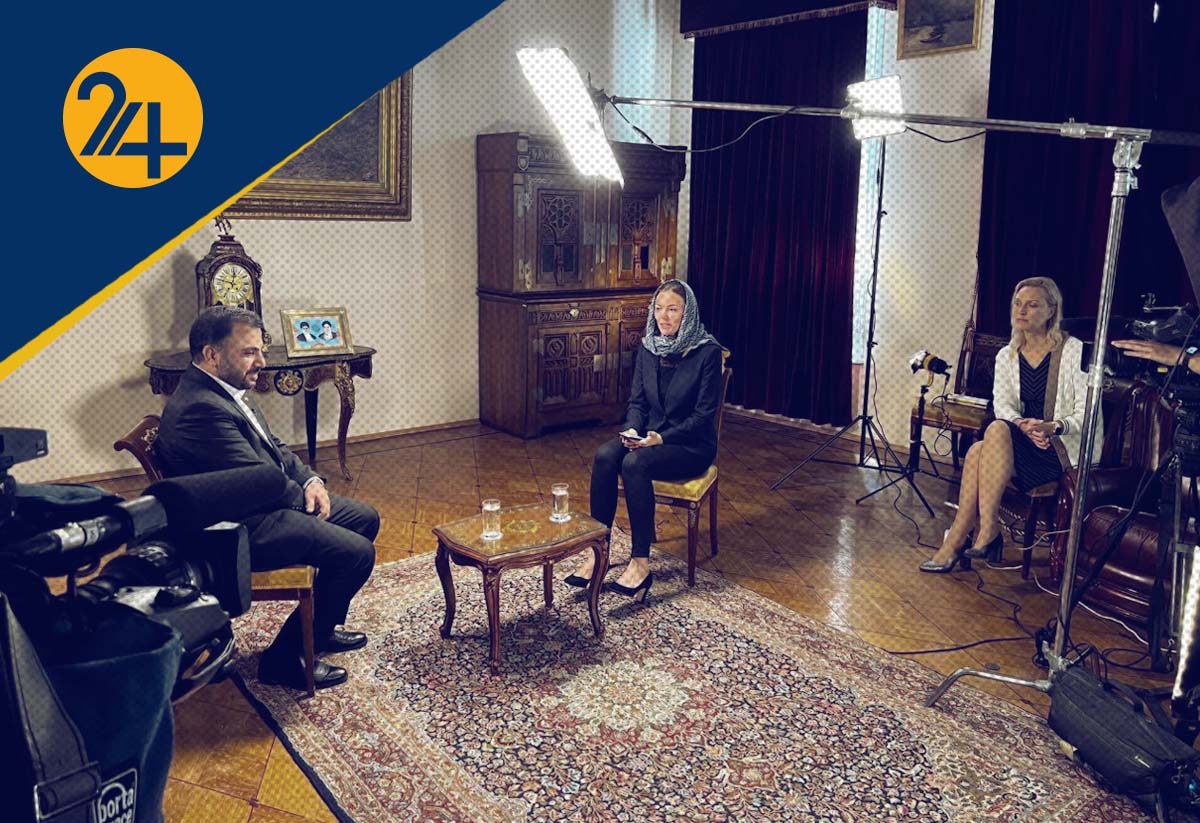 عیسی زارعپور وزیری که نماد تظاهر شد/ چرا مردم به عکس مصاحبه وزیر ارتباطات با خبرنگار روس واکنش نشان دادند؟ عیسی زارعپور وزیری که نماد تظاهر شد/ چرا مردم به عکس مصاحبه وزیر ارتباطات با خبرنگار روس واکنش نشان دادند؟