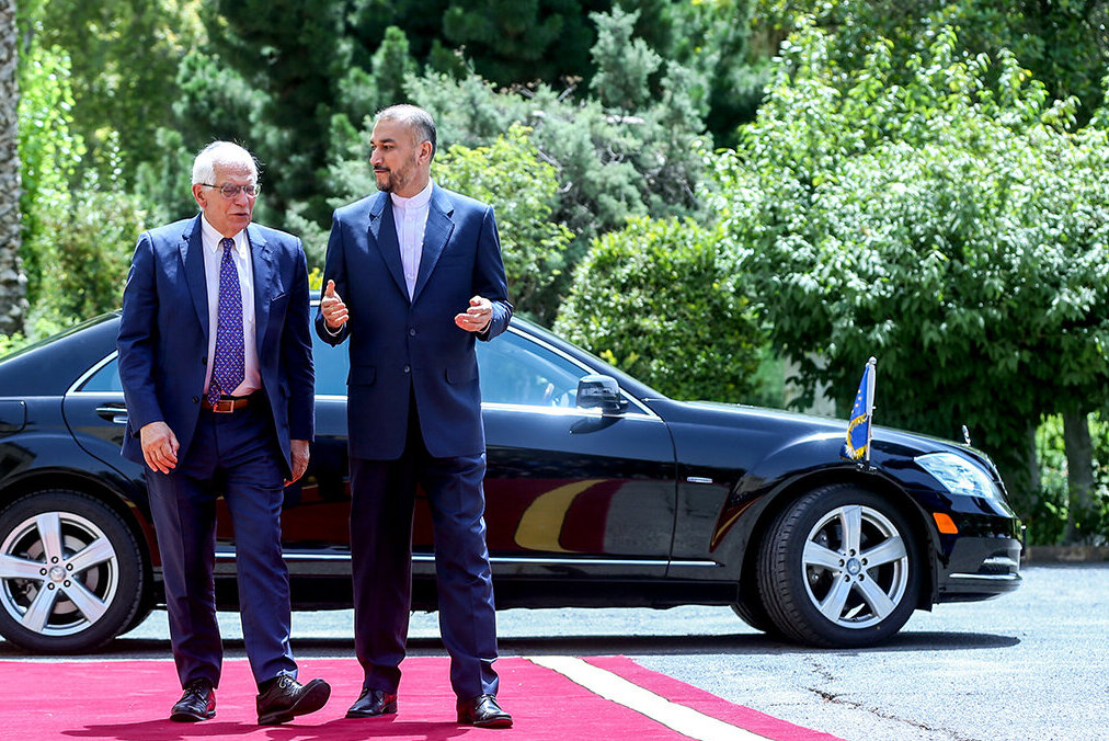 پیشنهاد جدید بورل رفع تحریم بخشی از شرکتهای وابسته به سپاه را شامل میشو / امیرعبداللهیان به بورل گفته که رویکرد کلی ایران مخالفت با پیشنهاد اوست؛ او ایده تازهای در چارچوب پیشنهاد اروپا مطرح کرده پیشنهاد جدید بورل رفع تحریم بخشی از شرکتهای وابسته به سپاه را شامل میشو / امیرعبداللهیان به بورل گفته که رویکرد کلی ایران مخالفت با پیشنهاد اوست؛ او ایده تازهای در چارچوب پیشنهاد اروپا مطرح کرده