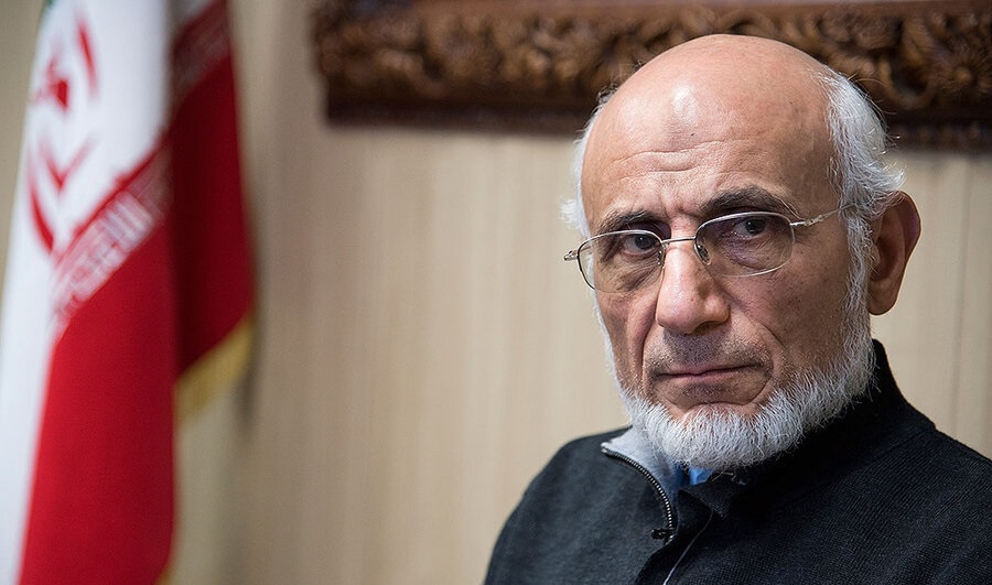 این خصلت منافقان است که سعى مى كنند به هر بهانه اى با سوء استقاده از لجام گسيختگى فضای مجازى، دست به آبروريزى از جمهورى اسلامى بزنند این خصلت منافقان است که سعى مى كنند به هر بهانه اى با سوء استقاده از لجام گسيختگى فضای مجازى، دست به آبروريزى از جمهورى اسلامى بزنند