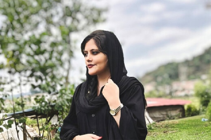 گزارش کمیسیون شوراهای مجلس درباره «مهسا امینی» / محمدبیگی: نتیجه این بود که «هیچ ضرب و جرحی صورت نگرفته و مرگ ایشان در اثر عوامل دیگری است» / خانم مهسا امینی سابقه جراحی در مغز داشته که شکاف موجود در مغز او به دلیل جراحی در کودکی بوده گزارش کمیسیون شوراهای مجلس درباره «مهسا امینی» / محمدبیگی: نتیجه این بود که «هیچ ضرب و جرحی صورت نگرفته و مرگ ایشان در اثر عوامل دیگری است» / خانم مهسا امینی سابقه جراحی در مغز داشته که شکاف موجود در مغز او به دلیل جراحی در کودکی بوده