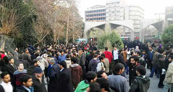 دولت ناگزیر به جلب اعتماد عمومی است دولت ناگزیر به جلب اعتماد عمومی است