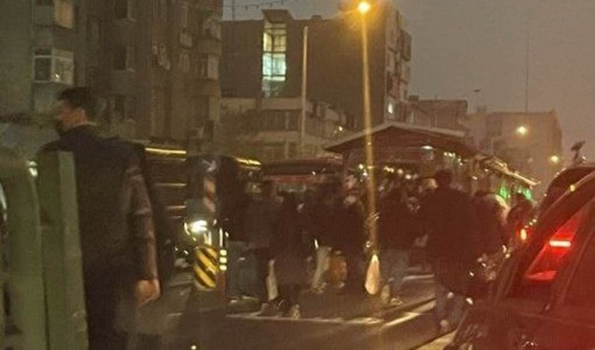 تجمعات پراکنده در تهران و برخی شهرهای کشور تجمعات پراکنده در تهران و برخی شهرهای کشور