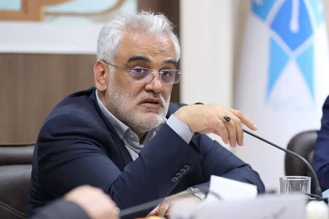 رئیس دانشگاه آزاد: نهادهای ذیربط موظف به جلوگیری از حاضر شدن دانشجو با پوشش نامناسب در دانشگاه هستند رئیس دانشگاه آزاد: نهادهای ذیربط موظف به جلوگیری از حاضر شدن دانشجو با پوشش نامناسب در دانشگاه هستند