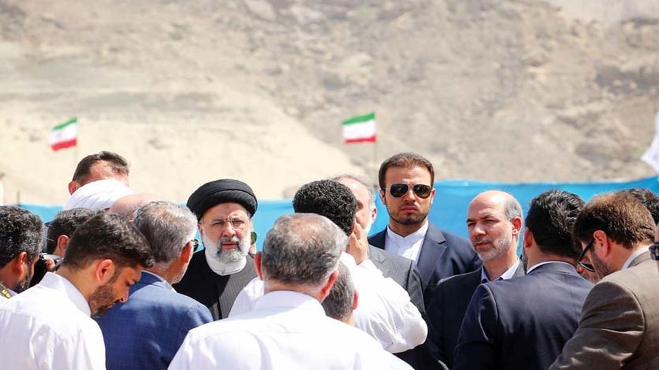 آب پشت سد جنون