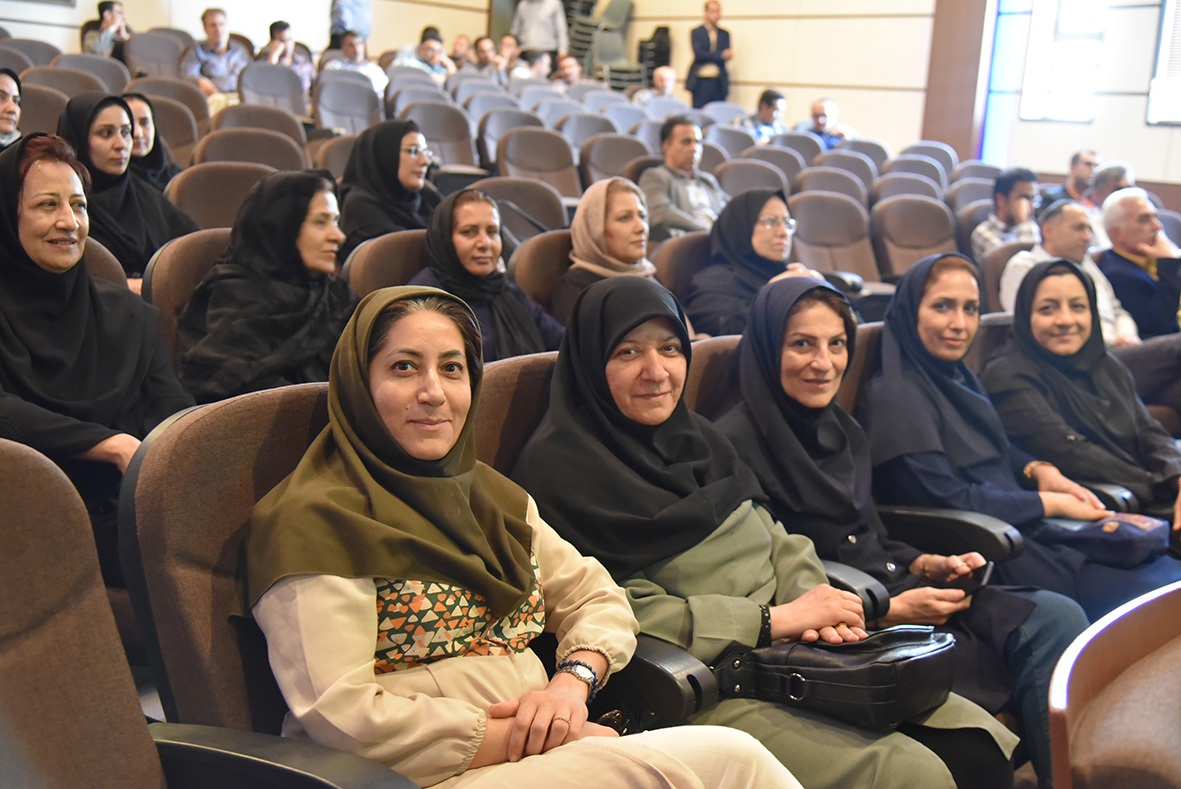 از فروردین ۱۴۰۳ بازنشستگان چقدر حقوق می گیرند؟ از فروردین ۱۴۰۳ بازنشستگان چقدر حقوق می گیرند؟