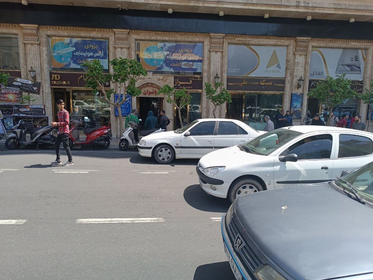 خبرگزاری دولت: قیمت دلار از ۷۰ هزار به ۶۶ هزار تومان رسید خبرگزاری دولت: قیمت دلار از ۷۰ هزار به ۶۶ هزار تومان رسید