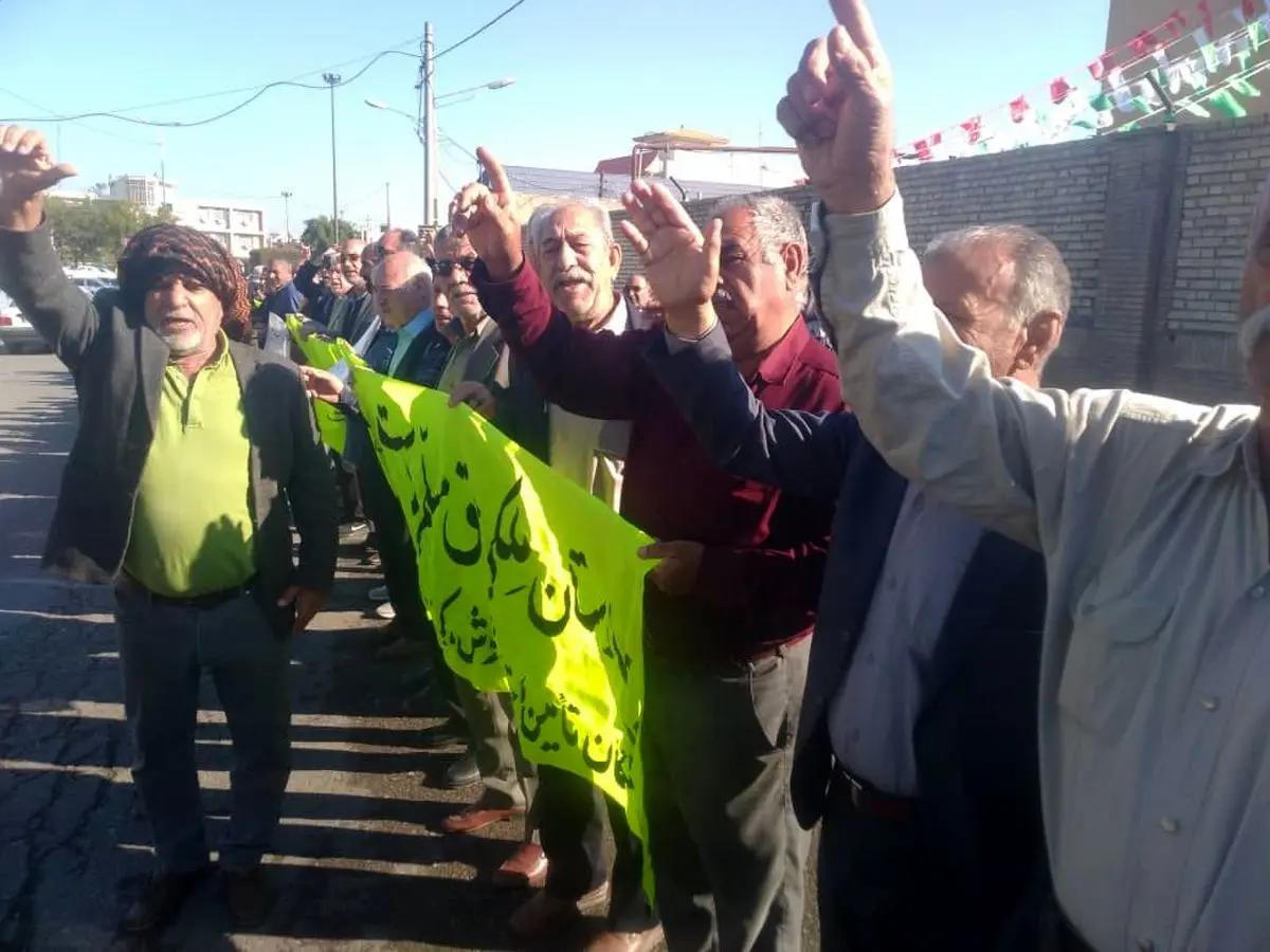 تجمع بازنشستگان مقابل وزارت کار در اعتراض به مبلغ عیدی و حقوق تجمع بازنشستگان مقابل وزارت کار در اعتراض به مبلغ عیدی و حقوق