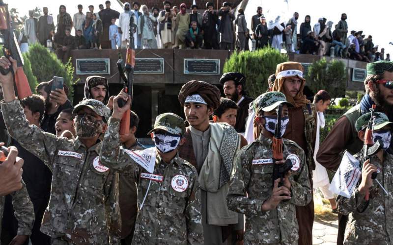 فرماندهان طالبان کودکان پسر را برای سوءاستفاده جنسی به عنوان محافظ خود می‌گمارند!