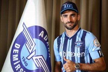 رونمایی از شماره پیراهن ستاره جدید پرسپولیس رونمایی از شماره پیراهن ستاره جدید پرسپولیس