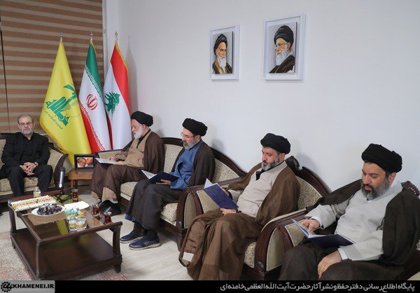 حضور فرزندان رهبر انقلاب در دفتر حزب الله لبنان (عکس) حضور فرزندان رهبر انقلاب در دفتر حزب الله لبنان (عکس)