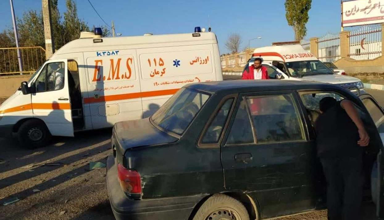 تصادف سرویس مدرسه دانش آموزان در کرمان/ 6 دختر راهی بیمارستان شدند تصادف سرویس مدرسه دانش آموزان در کرمان/ 6 دختر راهی بیمارستان شدند