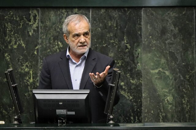 نقشه نگرانکننده پزشکیان برای قیمت بنزین در 1404