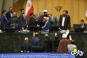 تنش در مجلس/ قالیباف به منادی سفیدان: سر و صدا نکن و بنشین آنجا تنش در مجلس/ قالیباف به منادی سفیدان: سر و صدا نکن و بنشین آنجا