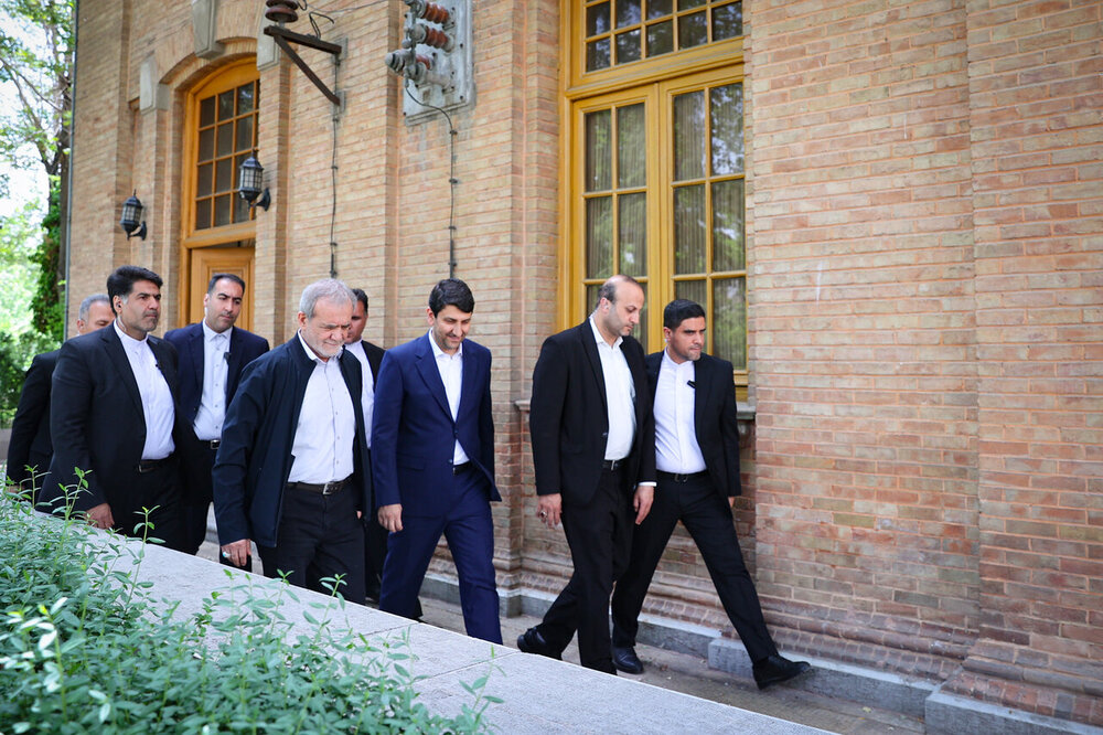 بازدید پزشکیان از وزارت ارتباطات و اطلاعات