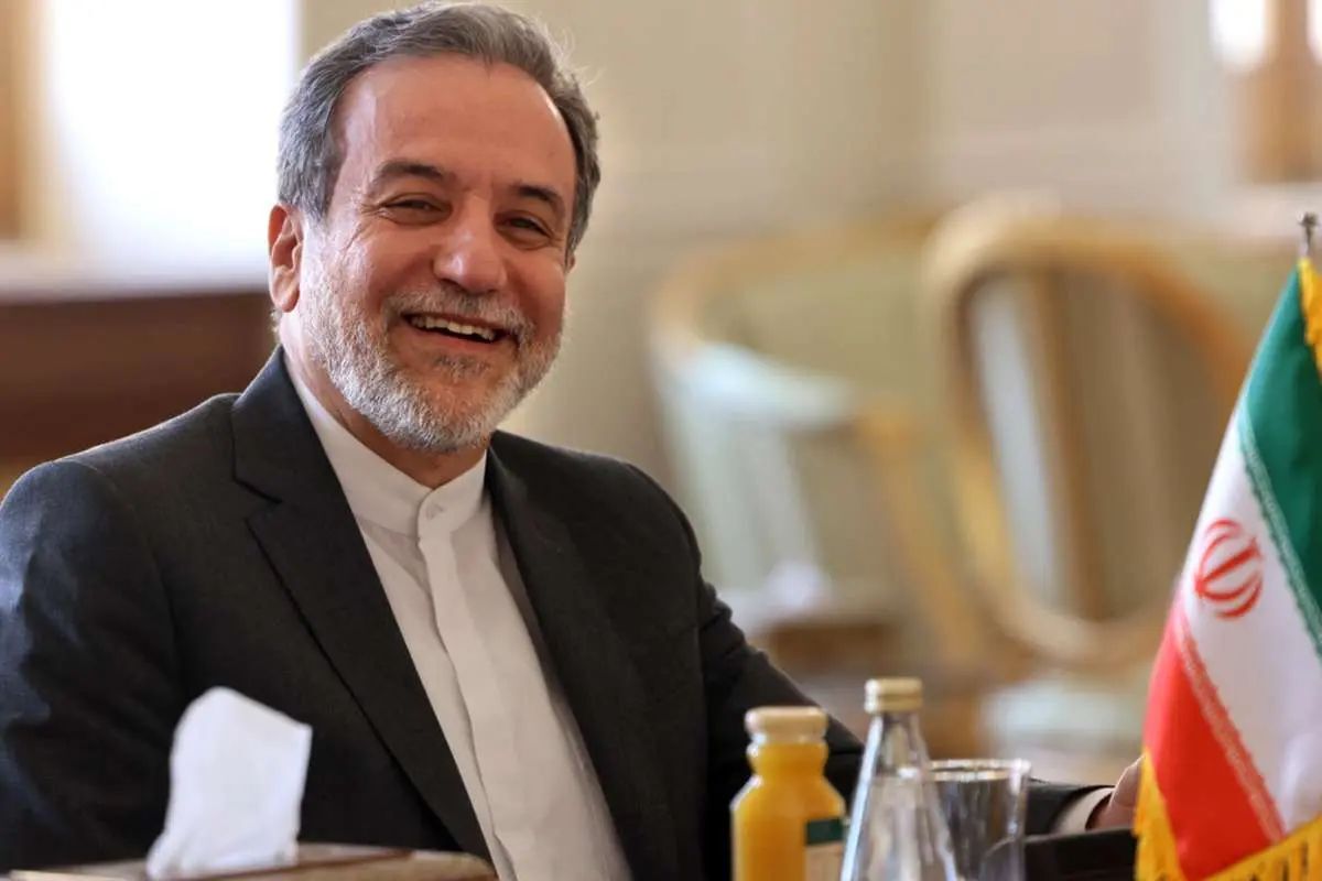 انتقاد طبیبیان، اقتصاددان برجسته، از سخنان عراقچی در مورد برکات تحریم: میدانیم که شما در شرایط بدتر هم میتوانید خوب زندگی کنید، پس از جانب مردم سخن نگویید انتقاد طبیبیان، اقتصاددان برجسته، از سخنان عراقچی در مورد برکات تحریم: میدانیم که شما در شرایط بدتر هم میتوانید خوب زندگی کنید، پس از جانب مردم سخن نگویید