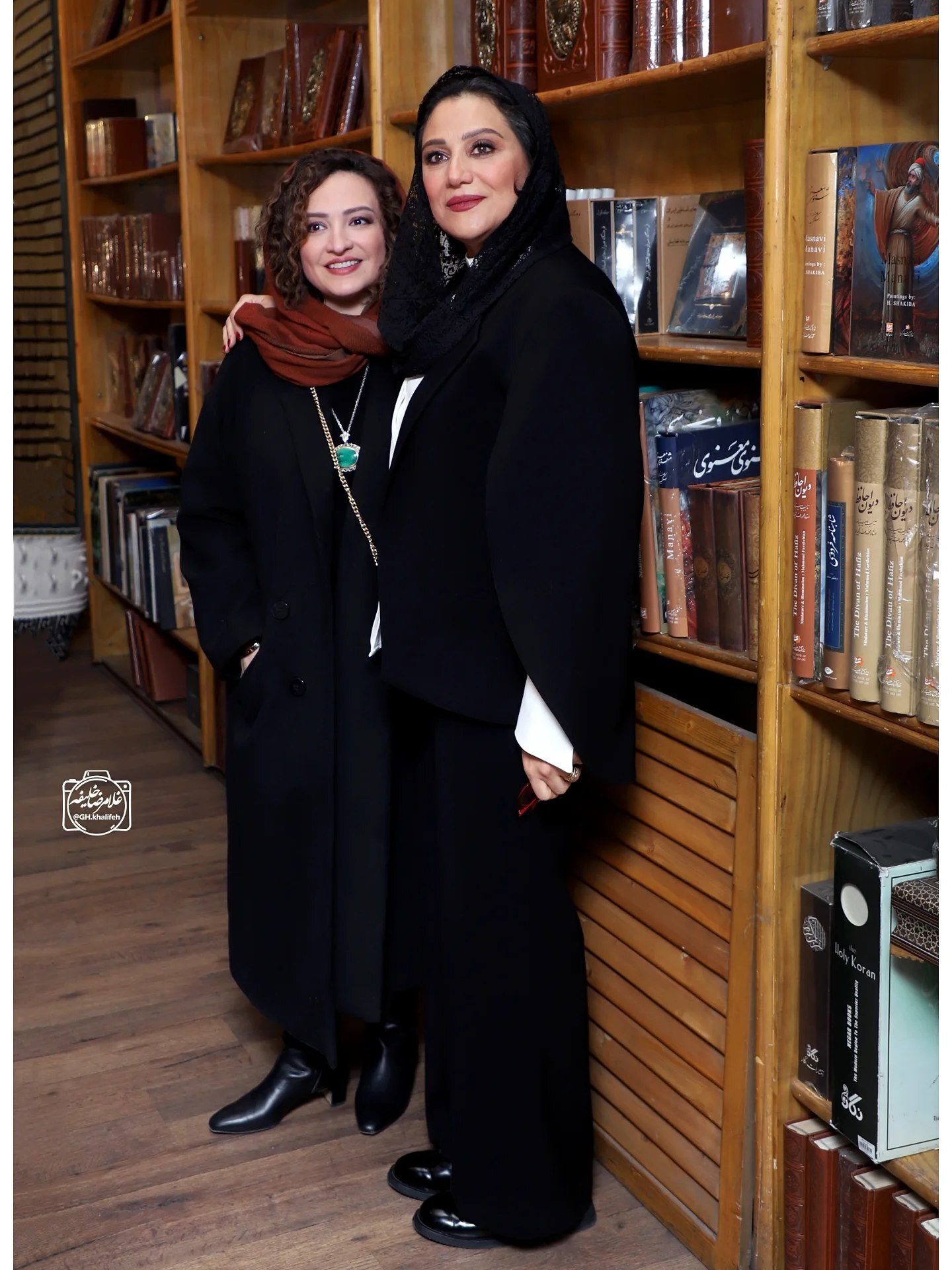 (عکس) گلاره عباسی با استایل خاص و گردنبند زمردین در رونمایی از کتاب شبنم مقدمی (عکس) گلاره عباسی با استایل خاص و گردنبند زمردین در رونمایی از کتاب شبنم مقدمی