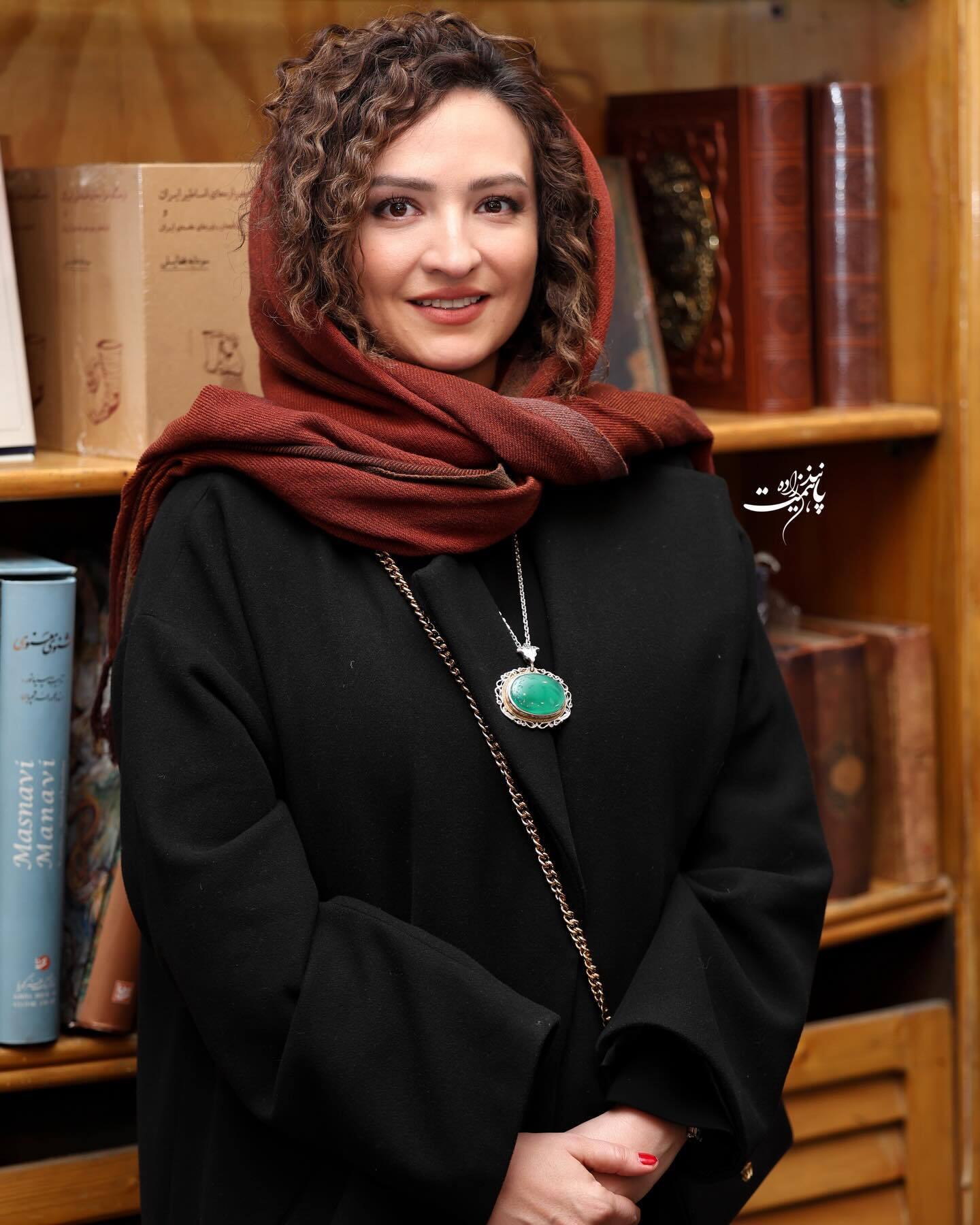 (عکس) گلاره عباسی با استایل خاص و گردنبند زمردین در رونمایی از کتاب شبنم مقدمی (عکس) گلاره عباسی با استایل خاص و گردنبند زمردین در رونمایی از کتاب شبنم مقدمی
