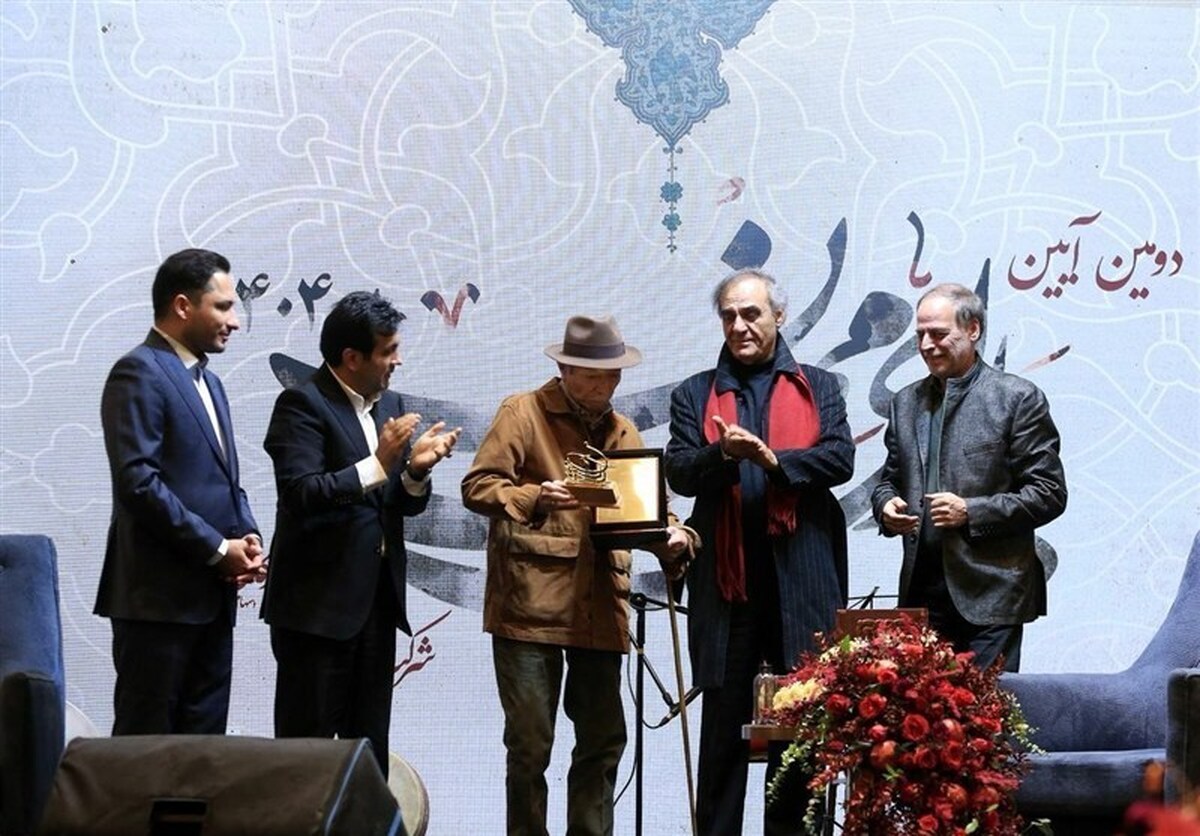 اعطای نشان اصالت به علی نصیریان اعطای نشان اصالت به علی نصیریان