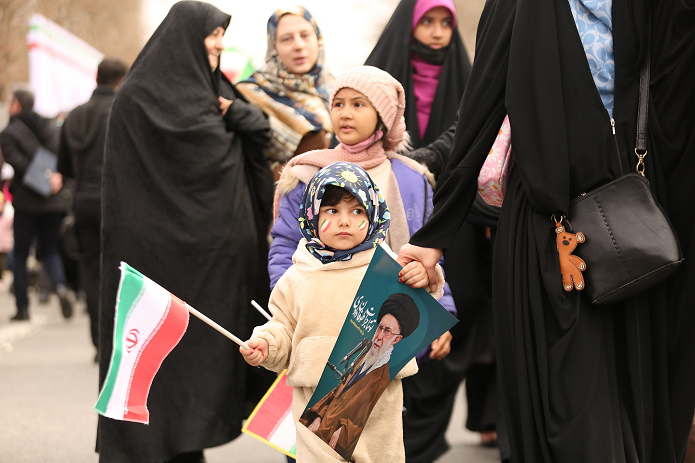 حضور بیمه البرز در راهپیمایی ۲۲ بهمن با ارائه خدمات فرهنگی به شهروندان حضور بیمه البرز در راهپیمایی ۲۲ بهمن با ارائه خدمات فرهنگی به شهروندان
