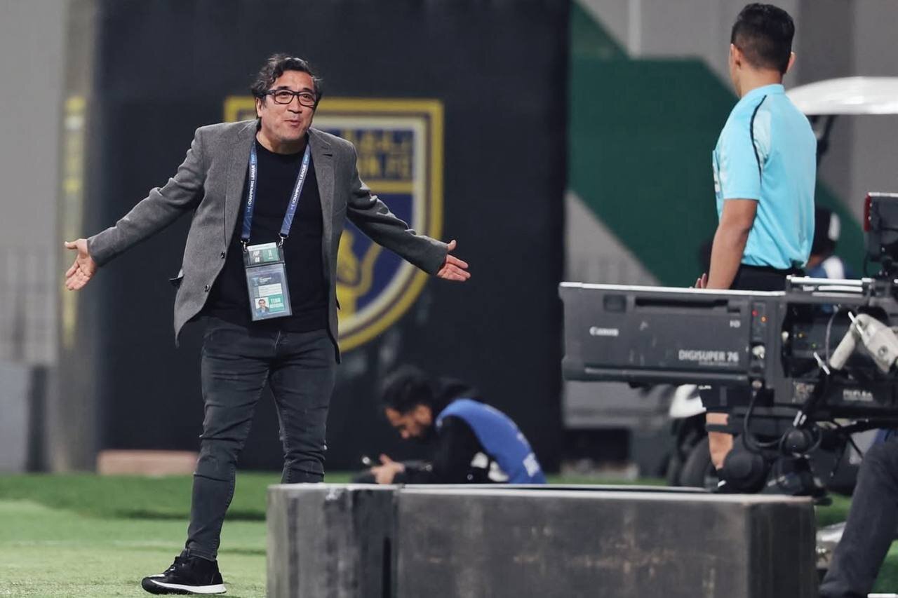 خداداد عزیزی: تراکتور فوتبالی قهرمان شد و پزشکیان و تاج که گل نزدند/مادر بیرانوند چه گناهی کرده که به او فحش می‌دهند؟