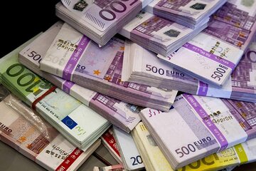 قیمت دلار و سایر ارزها امروز ۴ اردیبهشت ۱۴۰۴/ یورو در آستانه سقوط به کانال ۸۰ هزار تومان قیمت دلار و سایر ارزها امروز ۴ اردیبهشت ۱۴۰۴/ یورو در آستانه سقوط به کانال ۸۰ هزار تومان