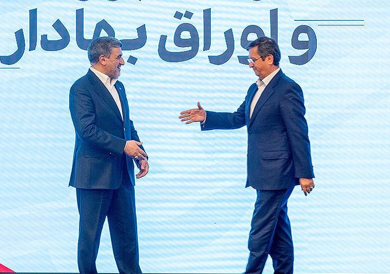 سکوت رئیس سازمان بورس در برابر انتقادات سهامداران/ تغییر صیدی با آمدن وزیر اقتصاد قطعی است