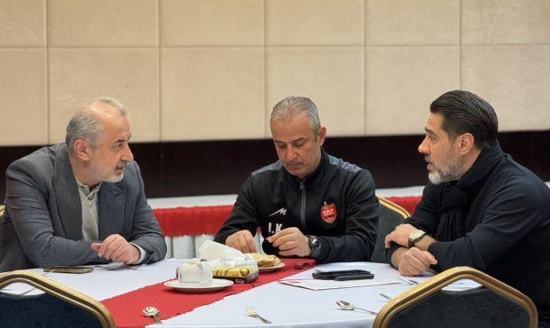 وحید هاشمیان نان خارج را خورده است و طاقت فحش ندارد/ آقای فرشاد پیوس! مبادا نام و اعتبارت زیر سوال برود