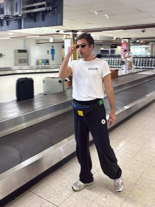 نوید محمدزاده در یک سفر