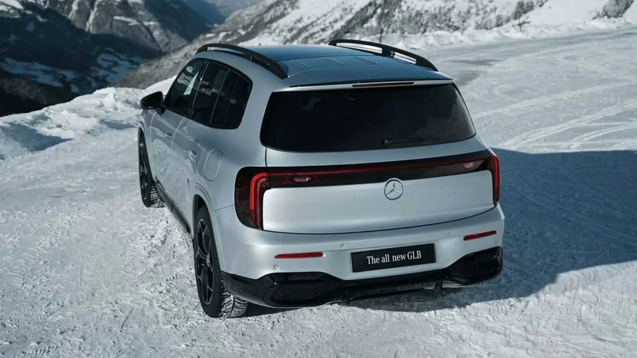 نسل جدید مرسدس بنز GLB با chatgpt معرفی شد