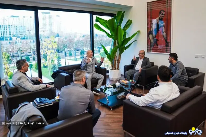 تصویر لنگ جهان پهلوان تختی در اتاق علیرضا دبیر!